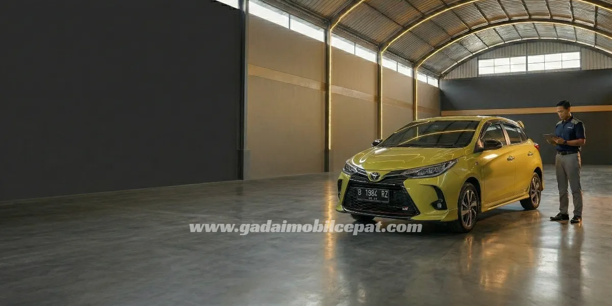 Inspeksi fisik unit Compact Hatchback Toyota Yaris di fasilitas indoor storage Gadai Mobil Cepat Kemayoran